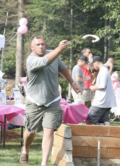 Kevin Winter tosses a horse shoe during the Valley Girls and Guys fundraiser at Tina McDonough’s home July 31.