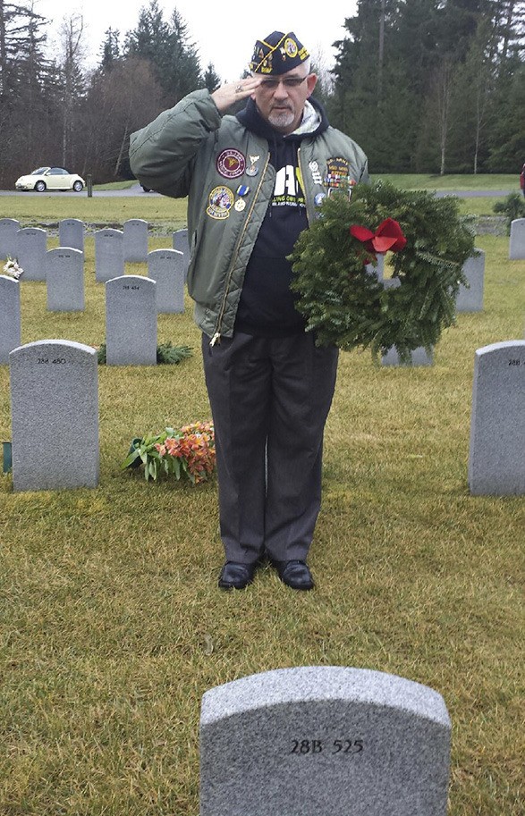 Chriss R. Moen salutes one of his departed Disabled American Veteran members.